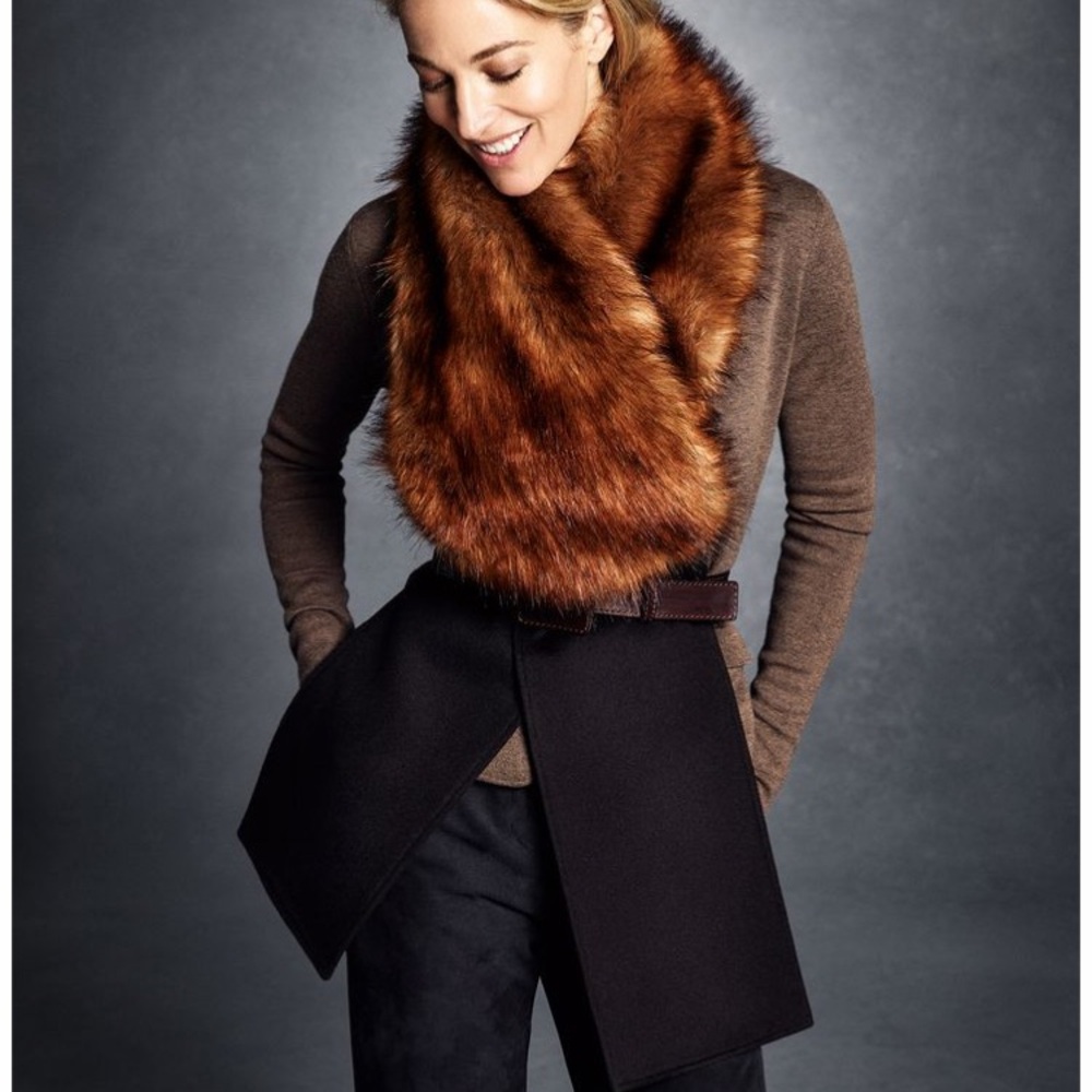 WORTH NEW YORK • Stunning Brown Faux Fur Scarf - Picture 3 of 12